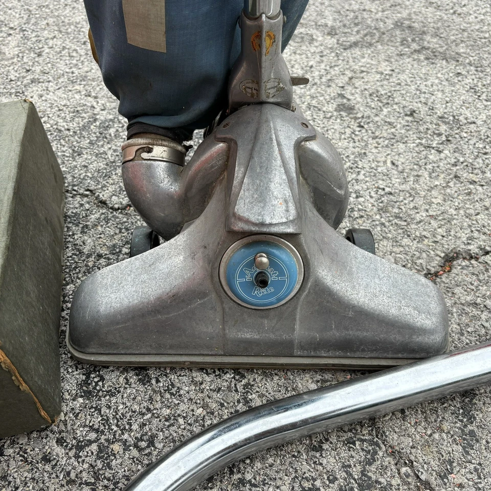 Aspiradora vertical de metal modelo 801 Royal Adjust-O-Rite de colección rara - Funciona Foto 4 de 4