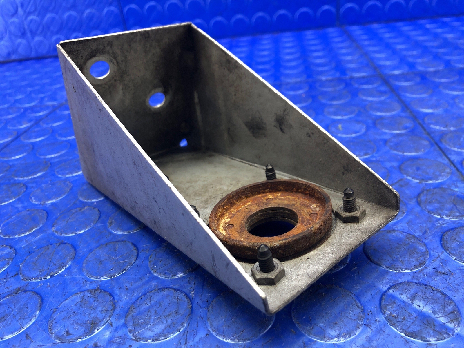 2004-2014 LAMBORGHINI GALLARDO REAR LEFT SIDE MUFFLER EXHAUST BRACKET 400253323