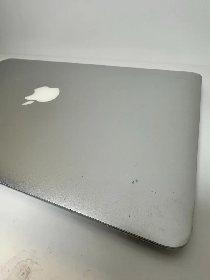 Apple MacBook Air 13" 2013 · i5 · 4GB · 121GB, foto 2 di 5