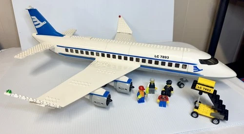 LEGO City Airport 7893 Passenger Plane w/ 4 Minifigures 2006 Retired Vintage