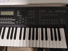 Yamaha MOX6  Synthesizer