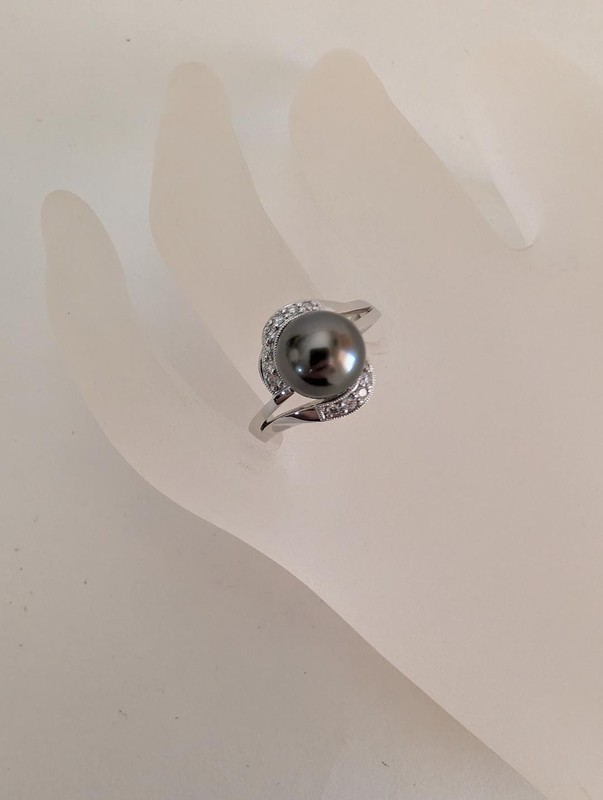 New 14 KT Wg Tahitian Pearl Diamond Ring, Size 7.5, 5.2 Gms