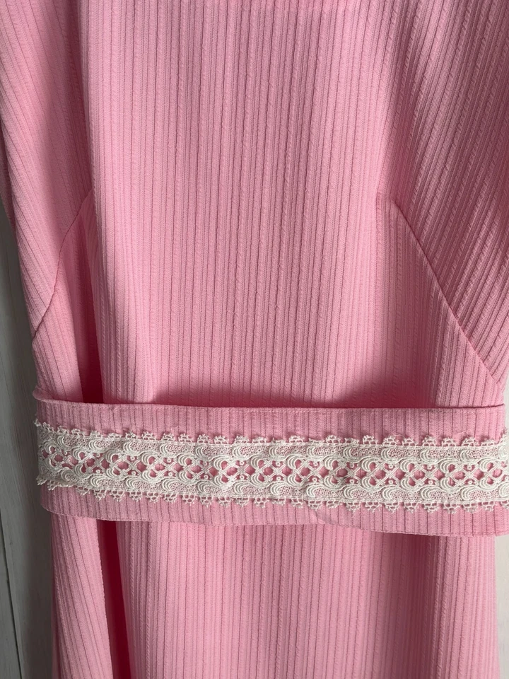 Vintage 60s 70s Pink Ribbed Mod Maxi Long Sheath Dress Crochet Lace Belt M/L - Image 3 of 4