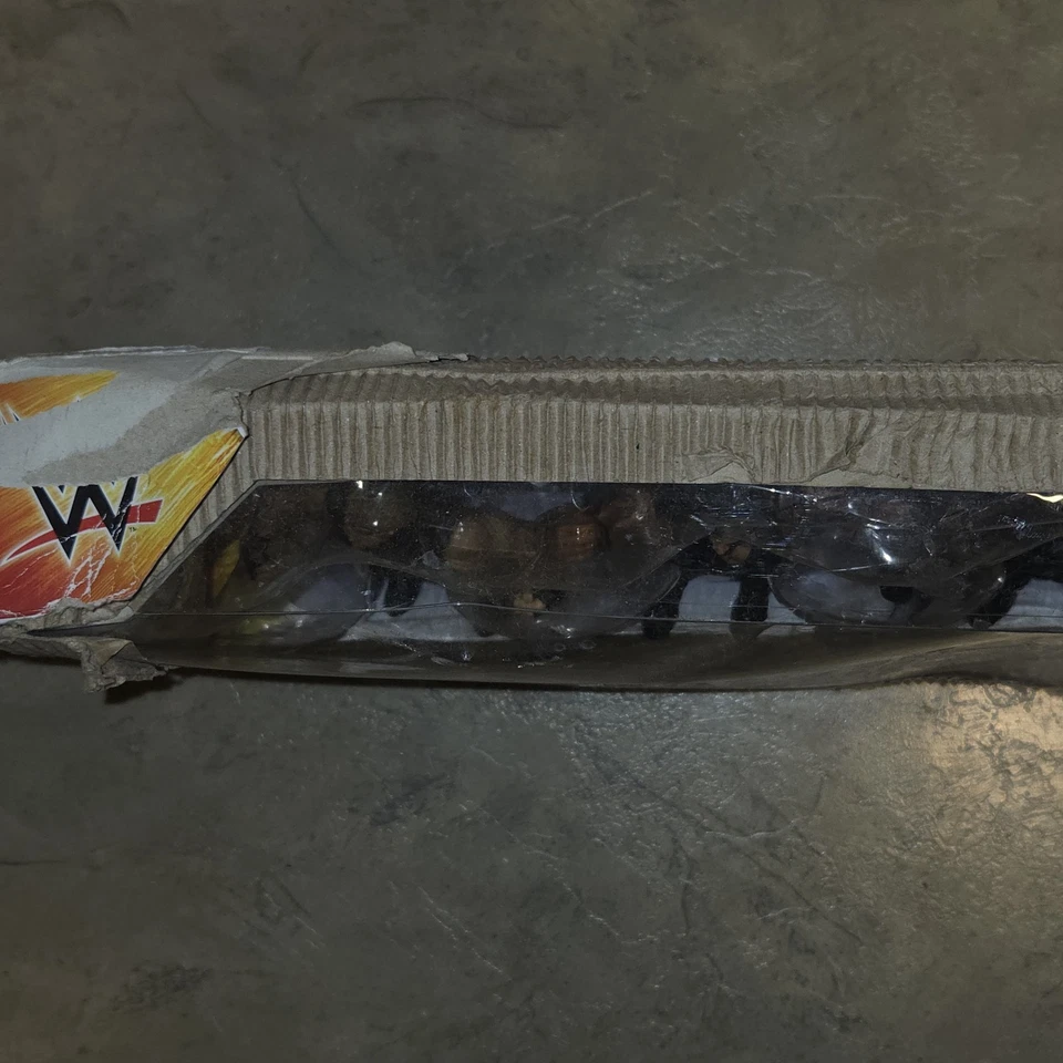 Figuras de acción WWE Mattel 6 Pk Superstar Shield Evolution HHH Reigns MOX dañadas Foto 2 de 4