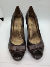 Cathy Jean Brazil Womens Heels Slip On Faux Alligator Bow Sz 7M Brown S001