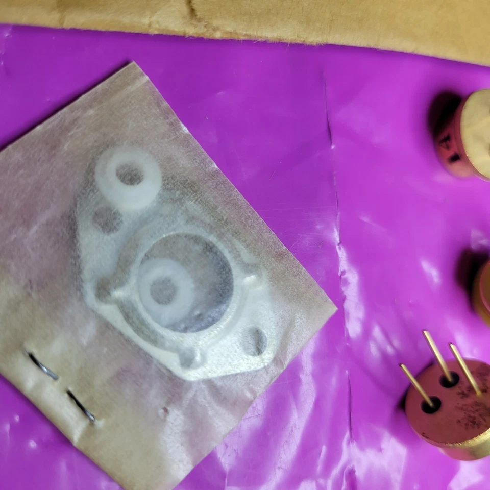 (3 piezas) Transistor 2N1484 STC GOLD LEAD NUEVO EE. UU. SMC 508652 7239DC RARO $99 Foto 4 de 4