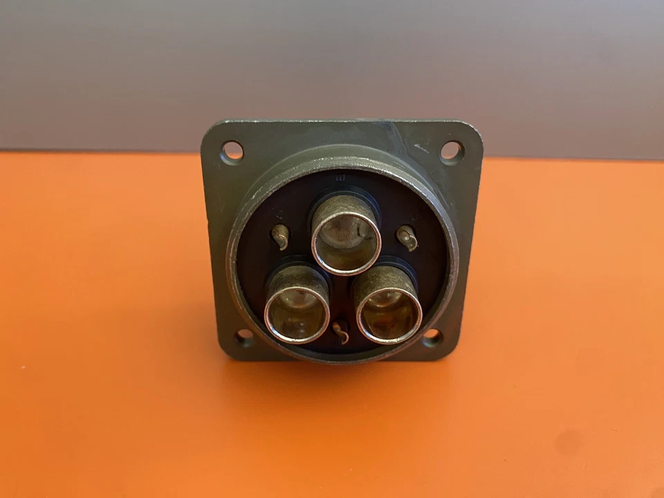 Bendix/Amphenol Circular MIL Spec Connector 6P MS3102R36-3S  - Image 4 of 4