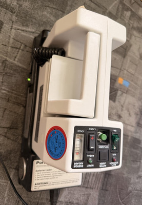 HMT Porta med mini Defibrillator mit Ladepodest, Nickel-Cadmium Batterie