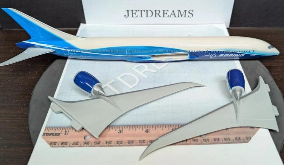 1/200 BOEING AERONAVE COMPANY 7E7 (787) DREAMLINER CONCEPT MINIATURAS DE VUELO Foto 4 de 4