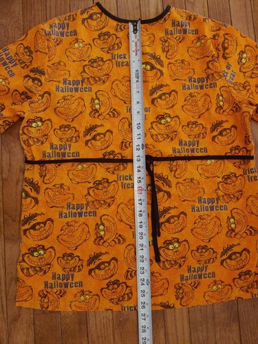 Disney Women Sz M Orange Trick or Treat Cheshire Cat Halloween Scrub Top - Picture 10 of 12