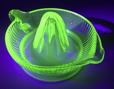 Green Depression Glass Vaseline Orange Citrus Juicer Reamer 1938