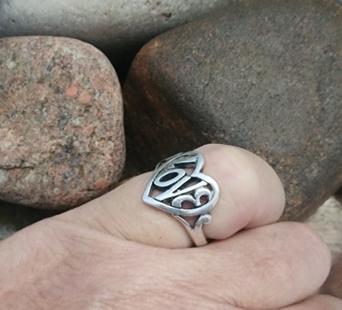 Retired James Avery Love Heart Ring Size 4.5 - Picture 2 of 4