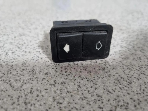 BMW 5 Touring E39 Schalter für Fensterheber hinten links 8368974 3.00 33758982