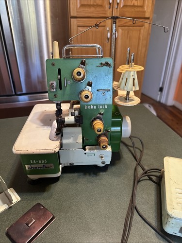 JUKI Baby lock EA 605 Chandler Serger Sewing Machine With Foot Pedal Green - Picture 1 of 14