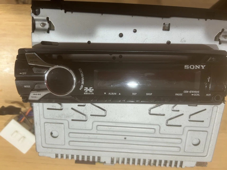 Sony CDX-GT290 Xplod Car Stereo Head Unit - image 3 of 4