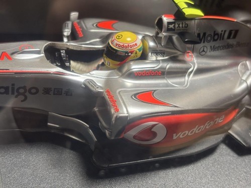 Minichamps 1/18 McLaren Mercedes MP4-22 Lewis Hamilton 2010 Showcar Model - Picture 5 of 5