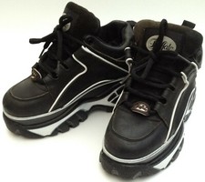 chaussures BUFFALO CLASSICS LOW CUIR NAPPA NOIR LISERETS BLANCS 6cm 38