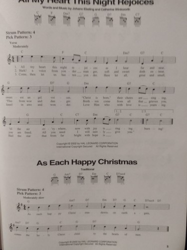 The Christmas Carols Book Easy Guitar Sheet Music Chords Lyrics 120 Songs New - Picture 4 of 11
