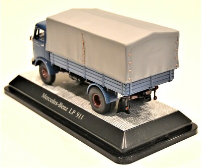 Premium ClassiXXs 1/43. Mercedes-Benz L911 1963 plateau bâché. Réf