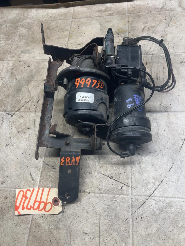 ELECTRA PARK AVE DEVILLE ELDORADO Air Ride Suspension Compressor Pump 22062530 - Image 2 of 4