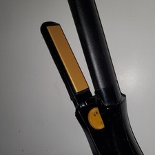 Conair 3/4 Flat Iron CS4J Slim Ceramic Hair Straighter 4.T1
