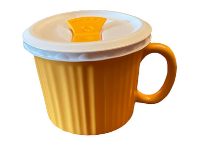 Corning Ware Yellow Color 20 Oz Stoneware Soup Mug Vented Lid Excellent