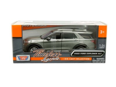 2022 Ford Explorer XLT Grey Diecast 1:24 Scale Model Motormax