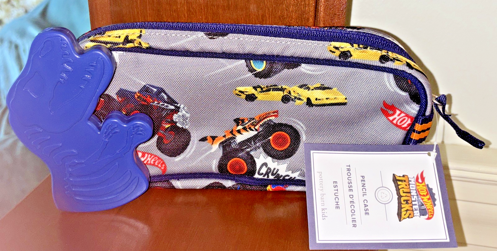 PONY CUSTODIA PORTAMATITE SCUOLA CERAMICA FIENILE Hot Wheels Monster Car + dinosauro Jurassic.