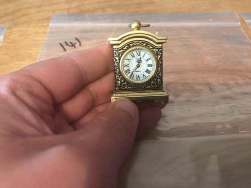 Miniature Quartz clocks and other makes. Over 100 clocks - Foto 276 di 470