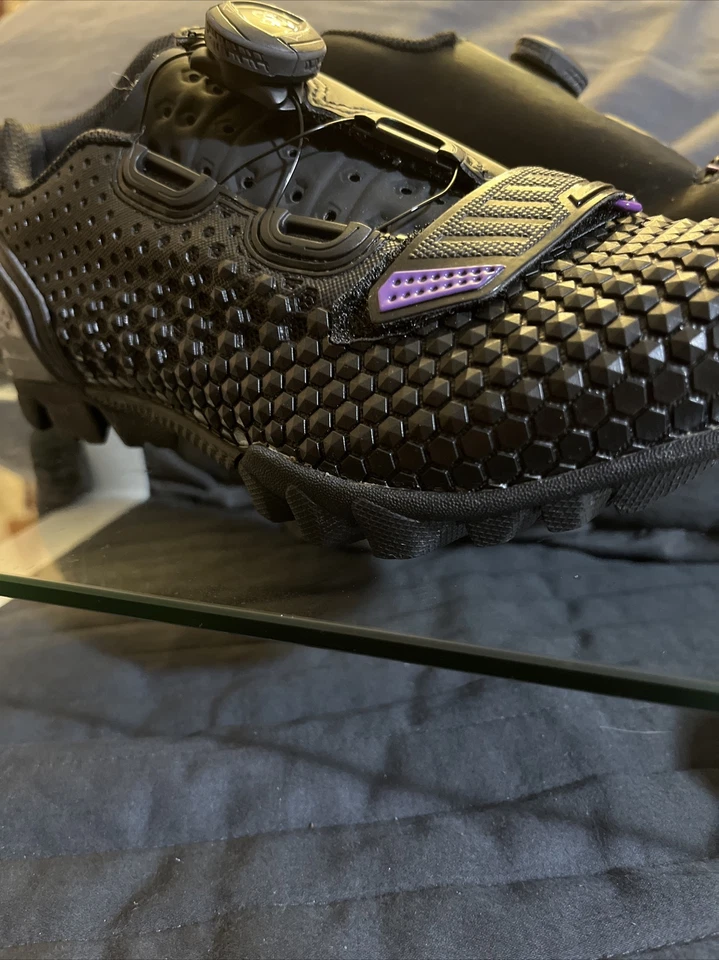 Sapato de ciclismo Bontrager Tario feminino 8 sola taquiônica reforçada com carbono BOA IP1 - Imagem 3 de 4