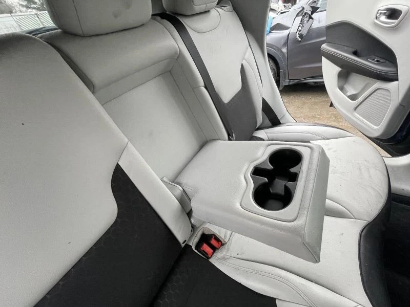 Jeep Compass 2017-2021 segundo asiento trasero sin procesar dos tonos blanco/negro TC:G7XS 54093 Foto 4 de 4