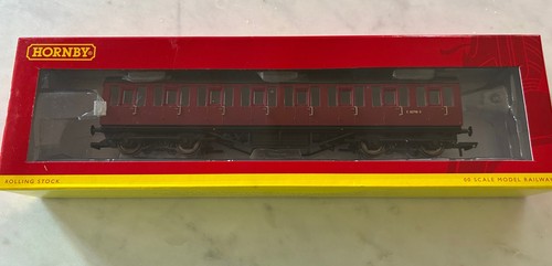 HORNBY R4576 BR Thompson Surburban 3rd Class Coach - E 82798 E - Free Delivery | Condition: New