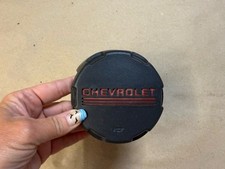 1988-1994 Chevy Ck Truck Horn Button Cover With Red Logo 88-94 Oem 1988-1994 Chevy Ck Truck Horn Button Cover With Red Logo 88-94 Oem