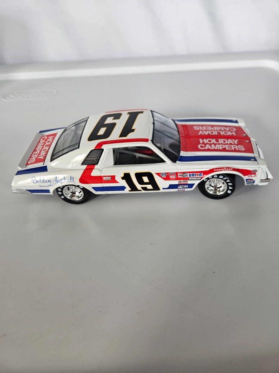 NASCAR  #19 DALE EARNHARDT  超希少 Dale Earnhardt #19 Belden Asphalt 1977 Malibu Club Car 1:24