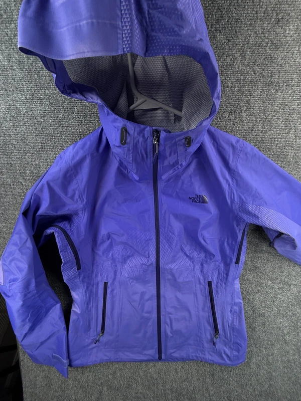 north-face hyvent 2.5l waterproof hooded jacket