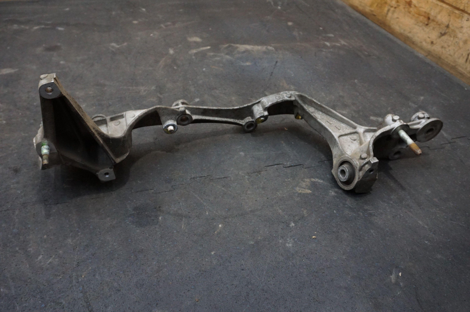 Rear Left Undercarriage Bracket Assembly 50220-SL0-000 Honda Acura NSX 91-05