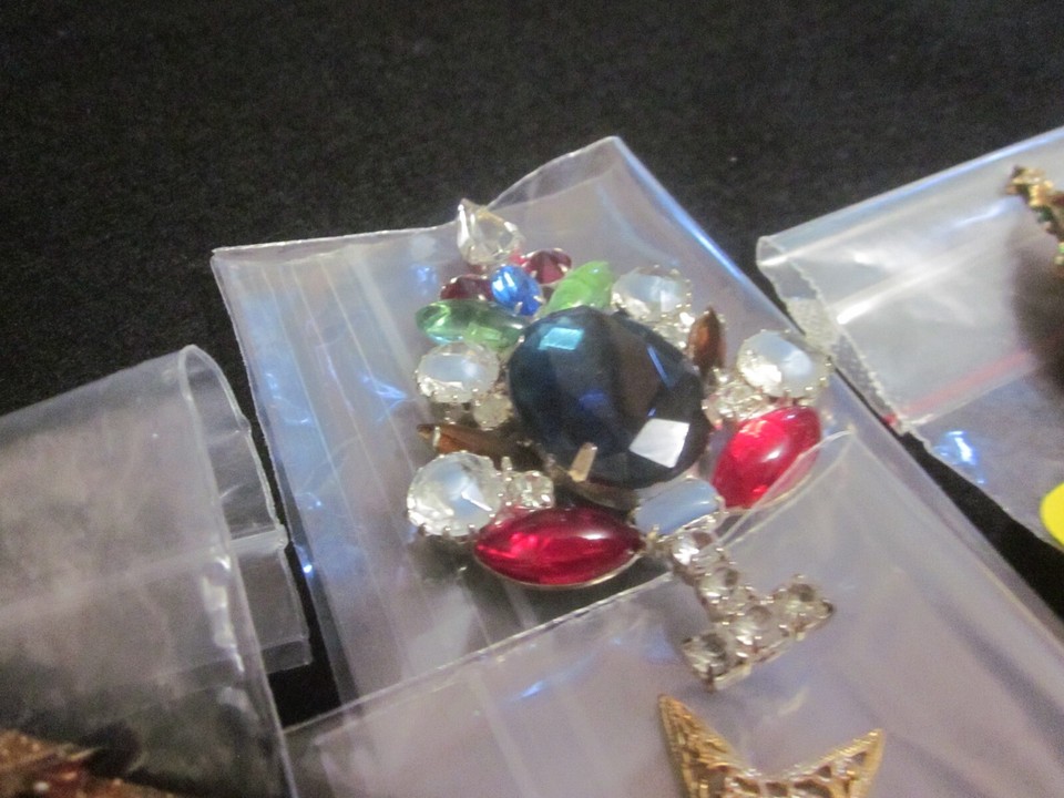 Vintage Enamel Rhinestone Christmas Tree Pin Brooch Designer Jewelry