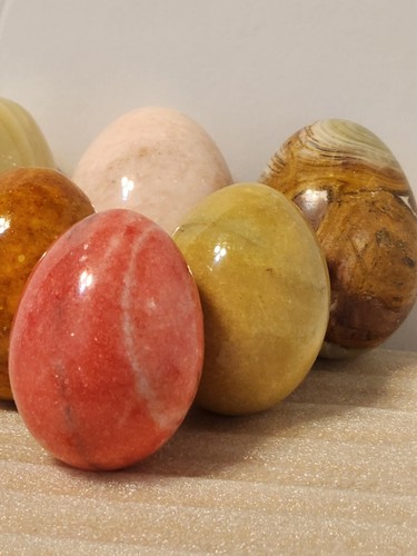 VINTAGE LOT OF 6 SOLID STONE MARBLE POLISHED GRANITE EGGS FROM ITALY 2.5" TO 3" - Picture 11 of 21