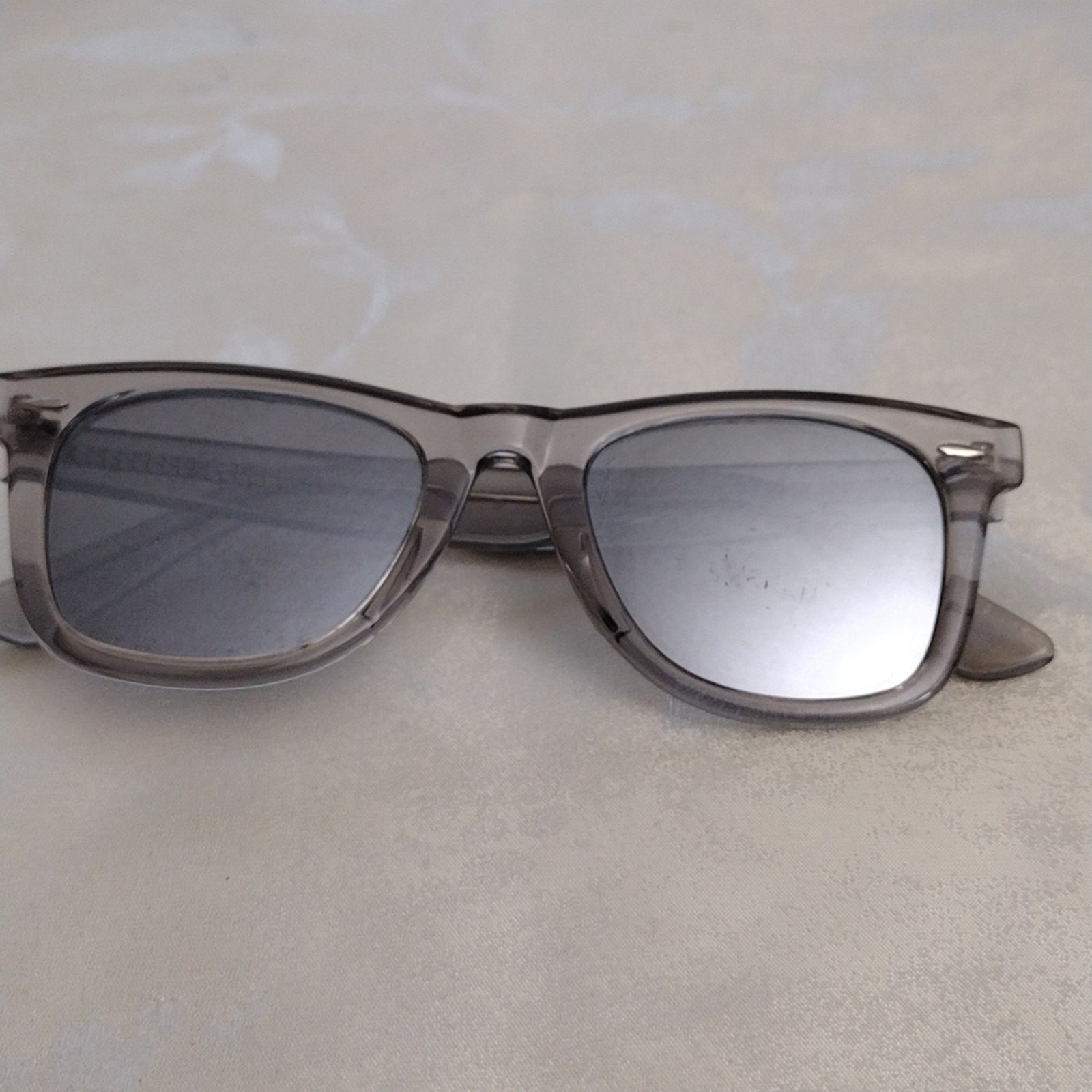 Chic Transparent Gray Sunglasses - image 3
