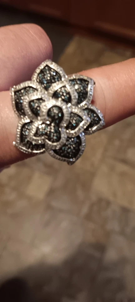 Anillo de diamantes azules y blancos de plata de ley talla 9 para mujer Foto 2 de 4