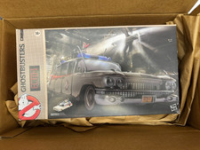 NIB Hasbro Ghostbusters ECTO 1 GHB Plasma Series