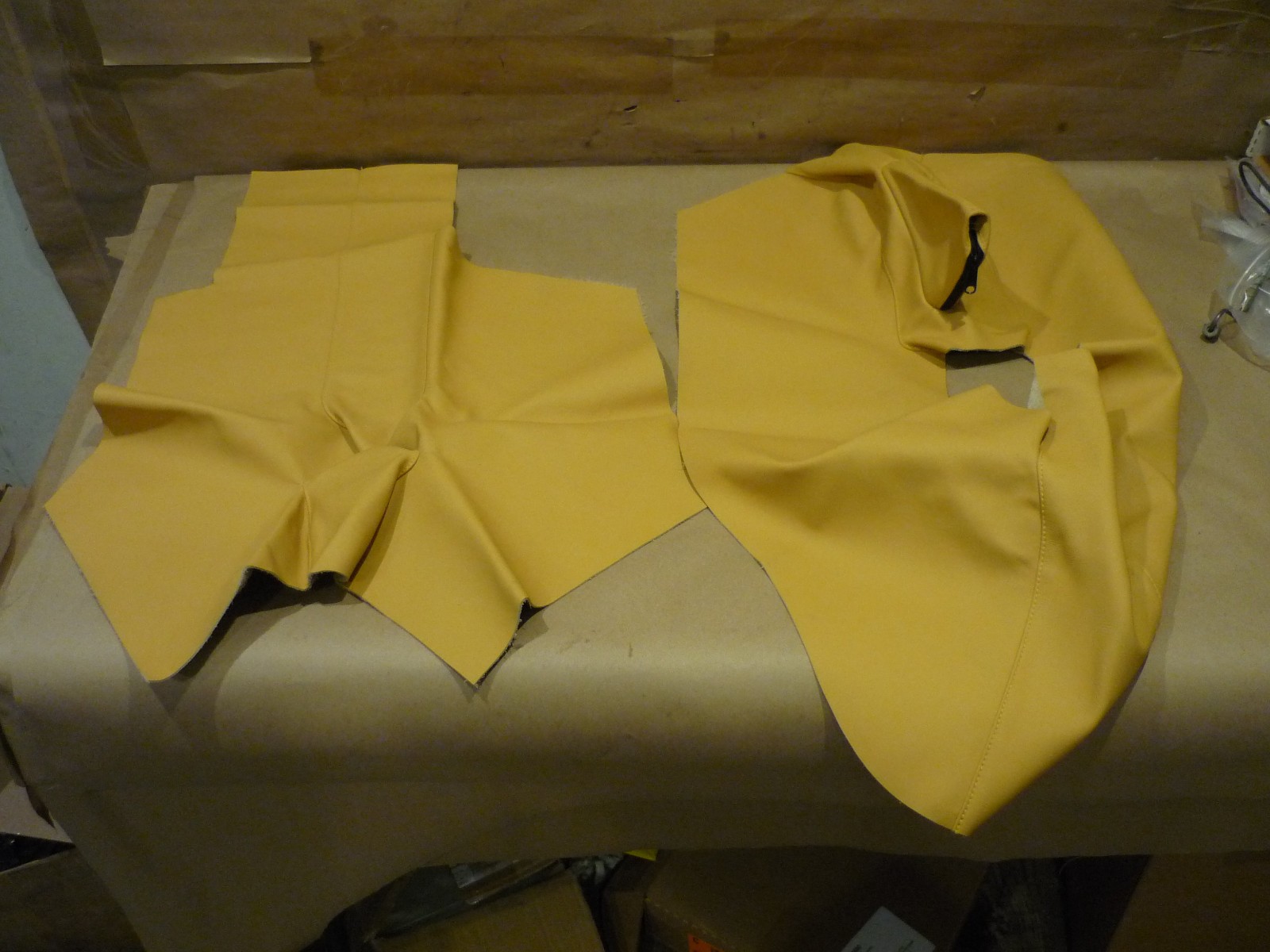Ferrari 308 GTBi/GTSi --Center Console Lining Set (Beige) # 60758800 - 60745900