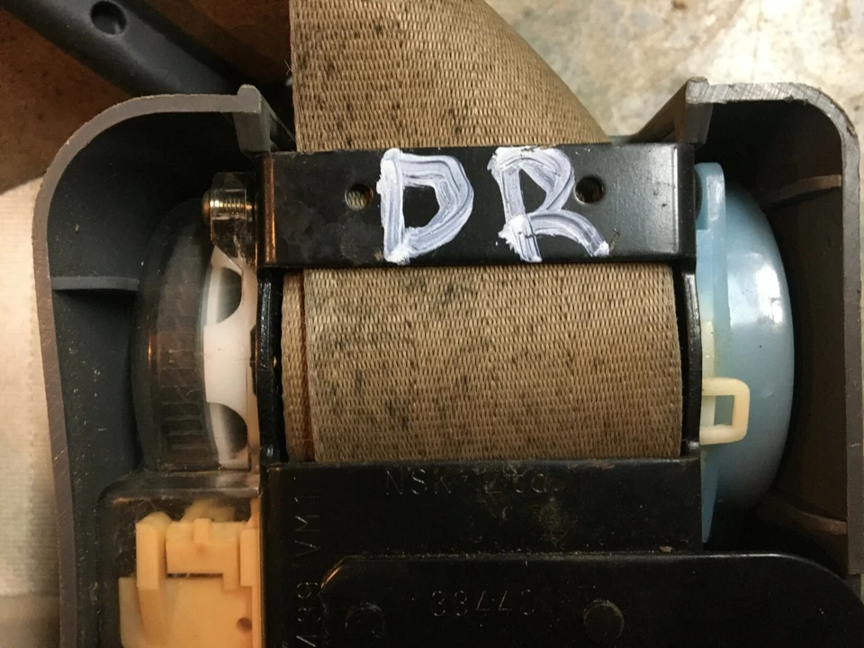 89-94 1994 NISSAN MAXIMA CINTURÓN SEGURIDAD TRASERO IZQUIERDO RETRACTOR BRONCEADO Foto 2 de 3