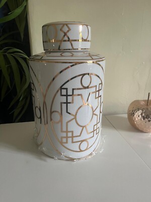 Elegant White and Gold Ceramic Decorative Jar - Handcrafted Home Decor