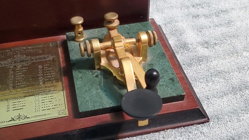 Telegraph Key & Sounder on wooden display - Zdjęcie 5 z 11