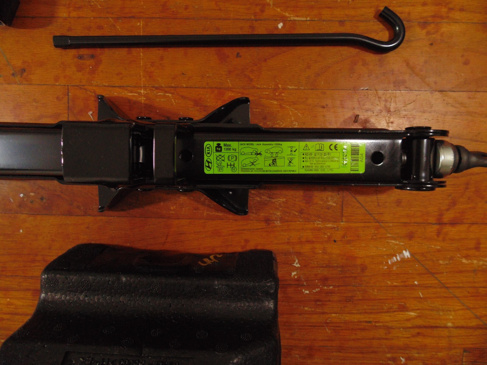 20202023 HYUNDAI PALISADE JACK OEM EMERGENCY ROADSIDE TOOL WHEEL WRENCH eBay