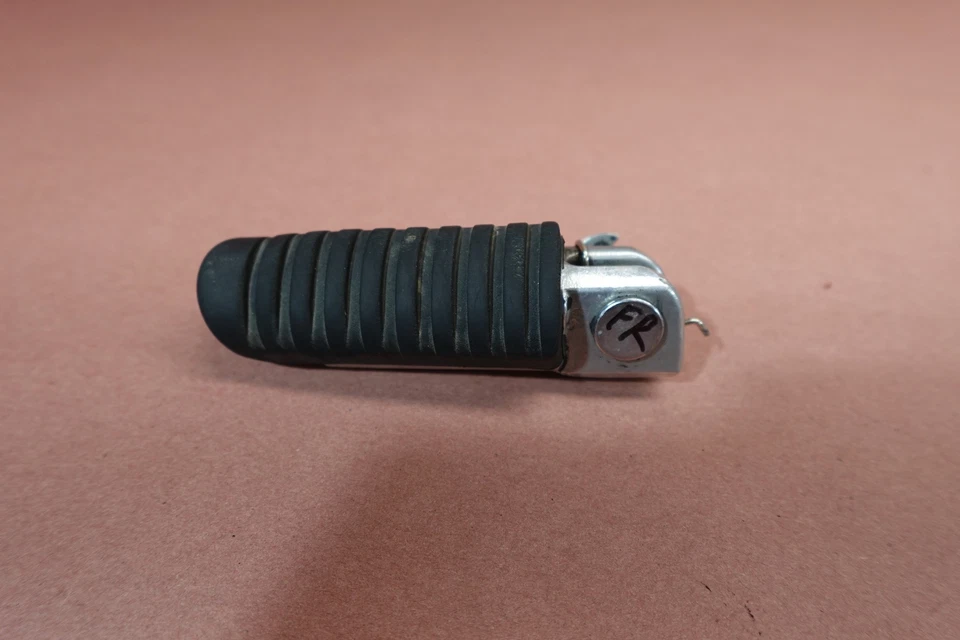 Clavija reposapiés delantero derecho Kawasaki Ninja 1000 ZX1000 2014-2016 Foto 4 de 4