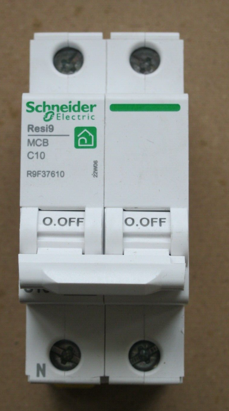 SCHNEIDER R9F37610 INTERRUTTORE MAGNETOTERMICO  1P+N 10A 4,5 kA 230V