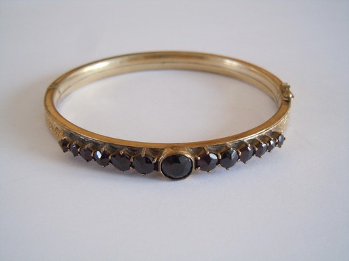 Antiker vergoldeter Armreif mit böhmischem Granat 14,3 g/5,9 x 5,3 cm - Bild 1 von 9
