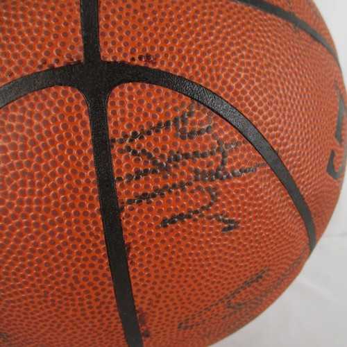 1992-93 Sacramento Kings Team Signed Indoor Outdoor Basketball (12) Signatures - Picture 4 of 14